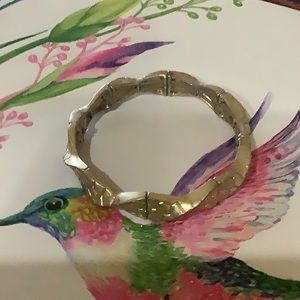 Bracelet stretchy gold toned in fair condition